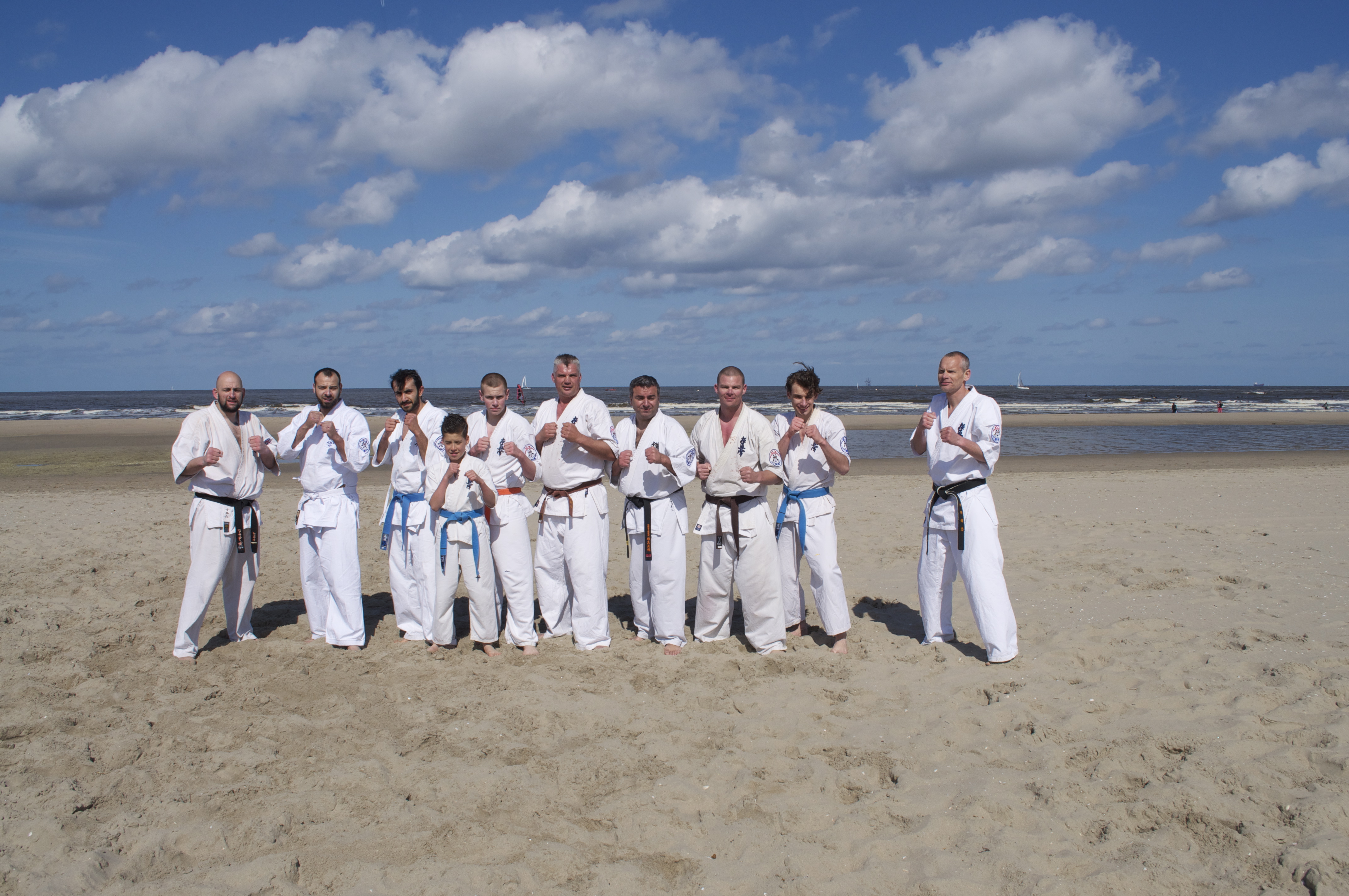 1e Kyokushin Strandtraining 2014 georganiseerd door Kamakura Delft